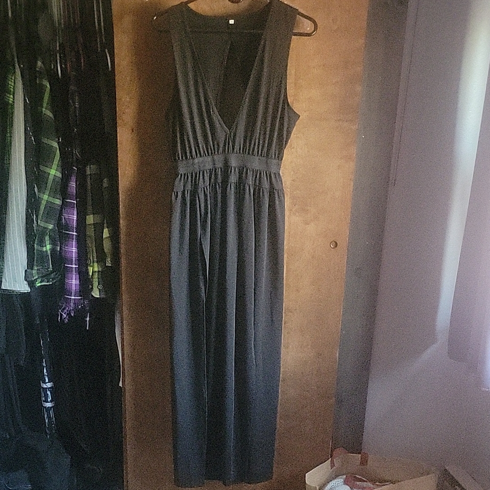 Elegant Black Sleeveless Dress